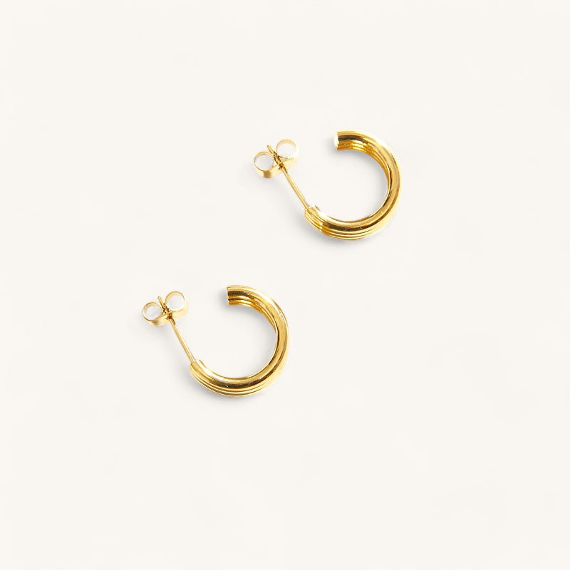 Julia Hoops